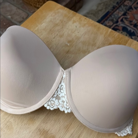 NWOT  Wacoal Strapless  Bra Tan and Creamy Lace Trim Beautiful Details 32 DD - Picture 2 of 9